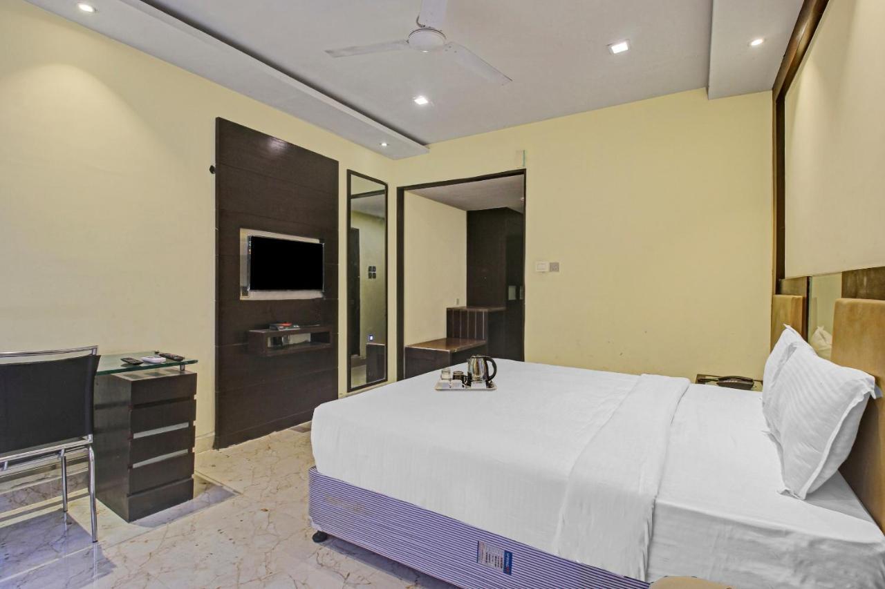 Oyo Townhouse 707 Grand Krishna Hotel Hyderabad Exterior foto