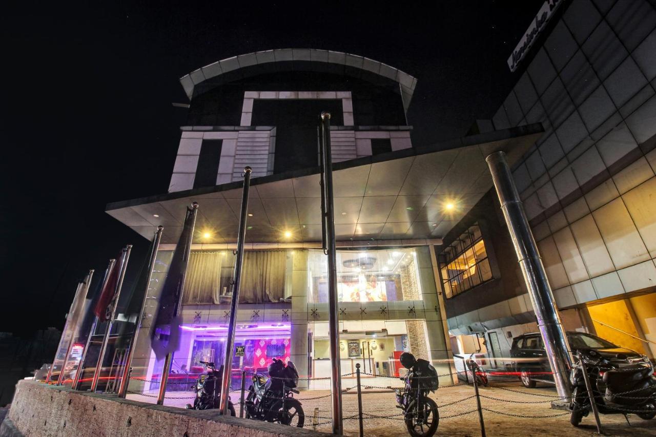 Oyo Townhouse 707 Grand Krishna Hotel Hyderabad Exterior foto